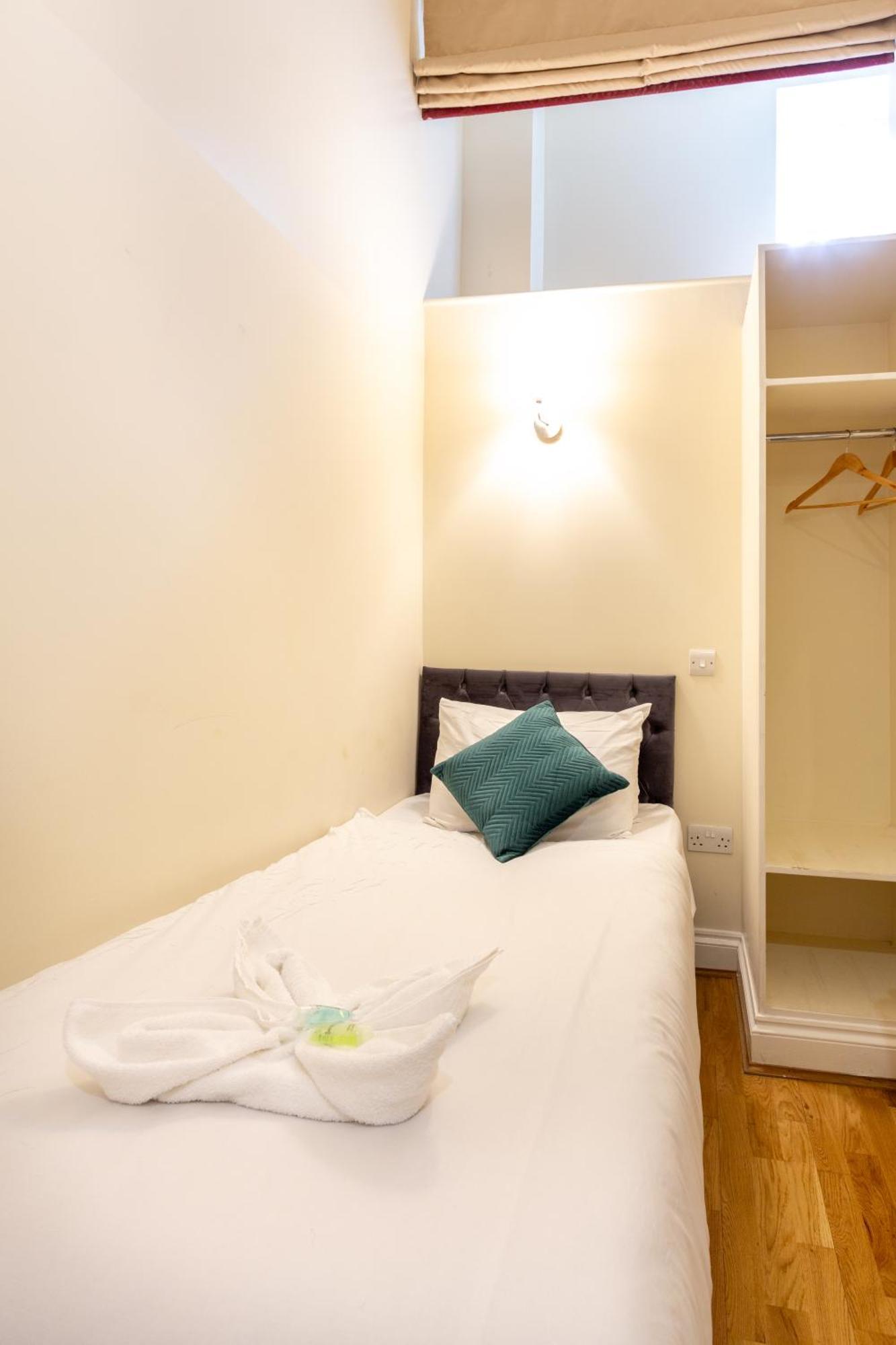 Coronation Hotel ロンドン エクステリア 写真